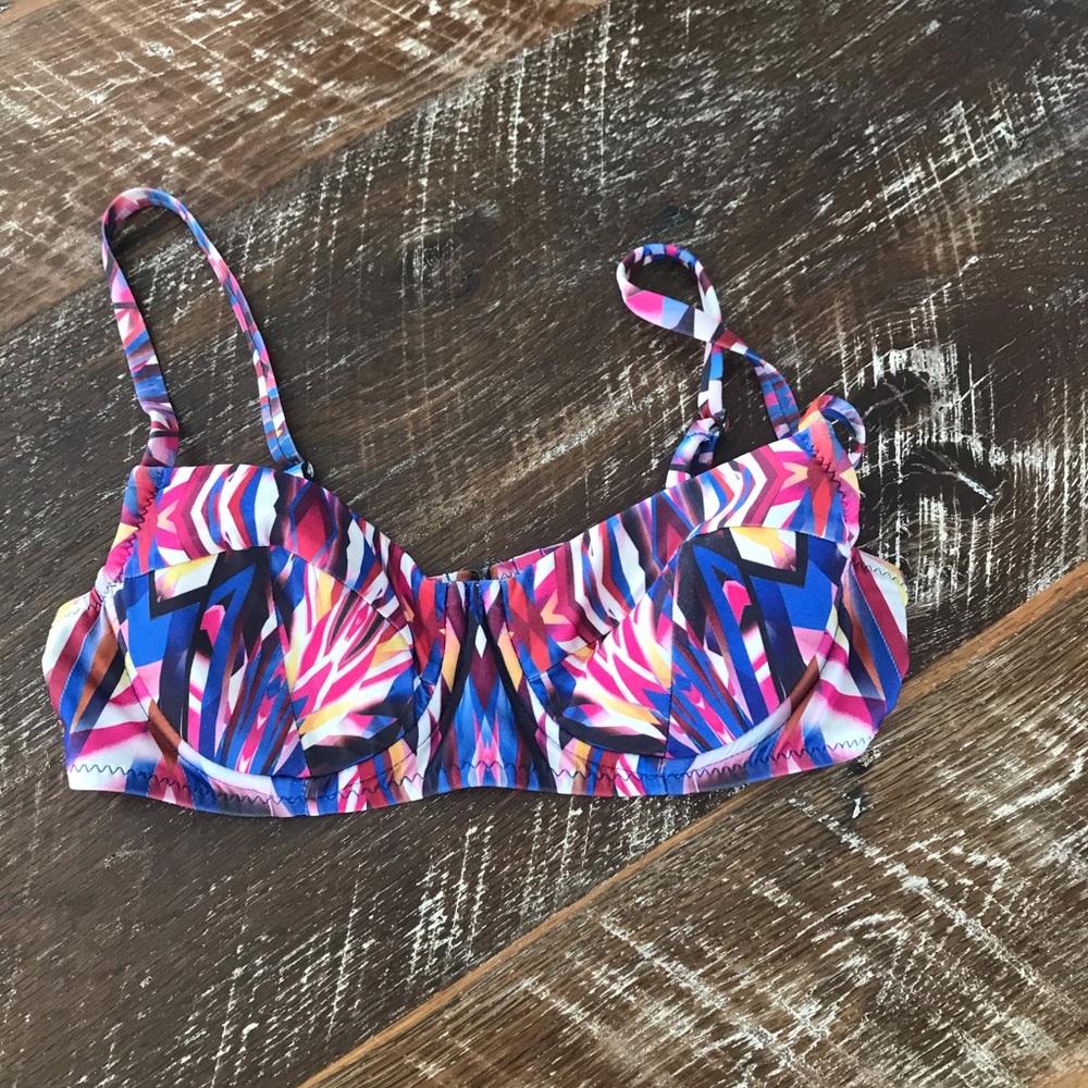 Bikini top with underwire